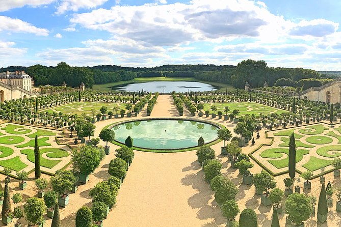 Versailles Small Group Guided Tour with Local Guide - The Hall of Mirrors in 15 minutes