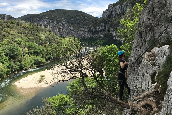 Via corda in Ardèche + big abseil - The river ending and the value of the setting