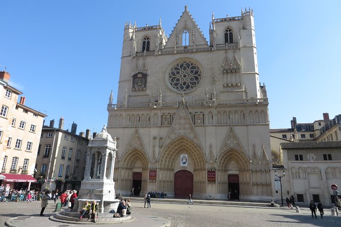Vieux Lyon Cultural & Historical Walking Guided Tour (English) - Lyon’s silk-making tradition