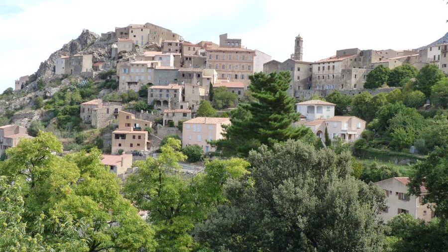 Vieux Villages L'authenticité Corse - Cooling off in the Mediterranean