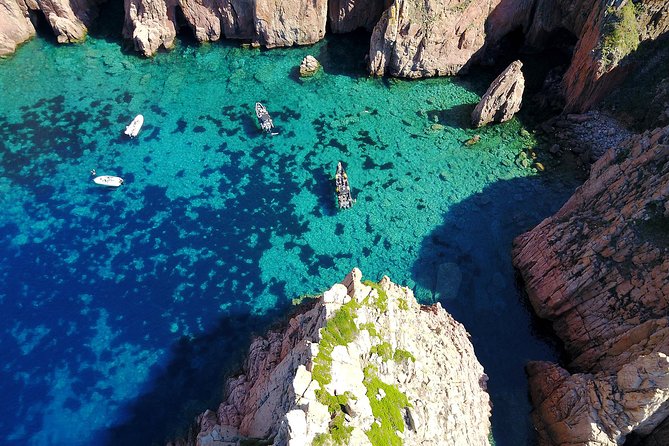 Visit Scandola, the creeks of Piana by boat - Entering the Scandola Reserve by boat