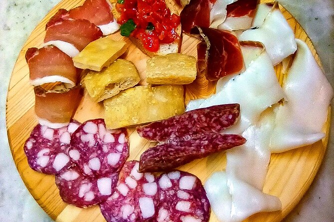 Visit to the Cinta Senese farm in Montepulciano - Timing, access, and who should book